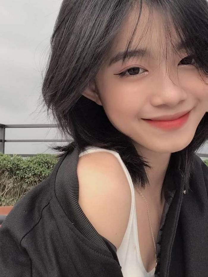 anh-gai-xinh-toc-ngang-vai-2k-1