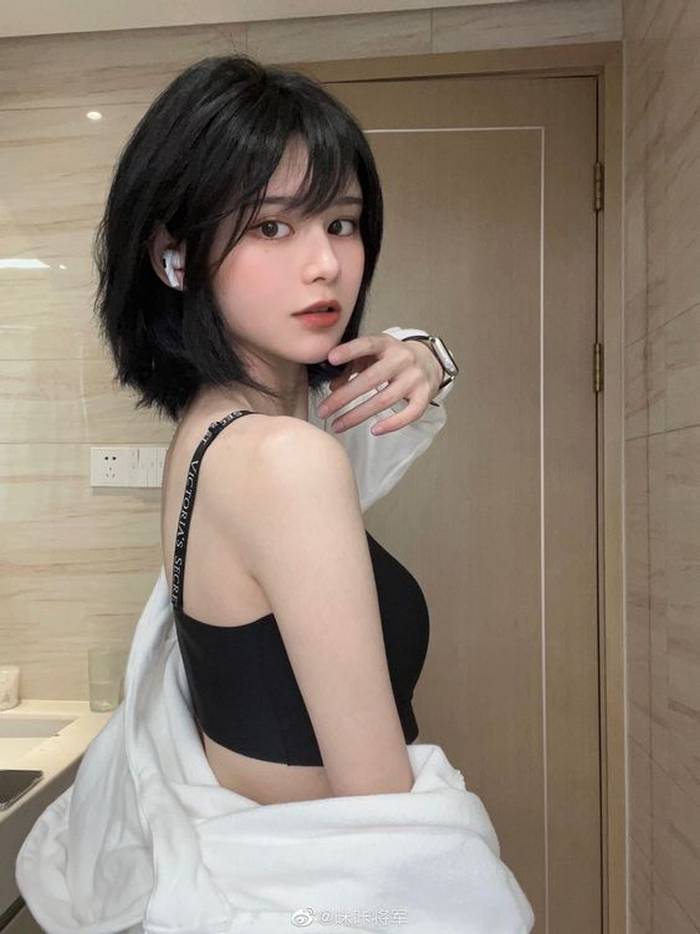 anh-gai-xinh-toc-ngang-vai-2k-12