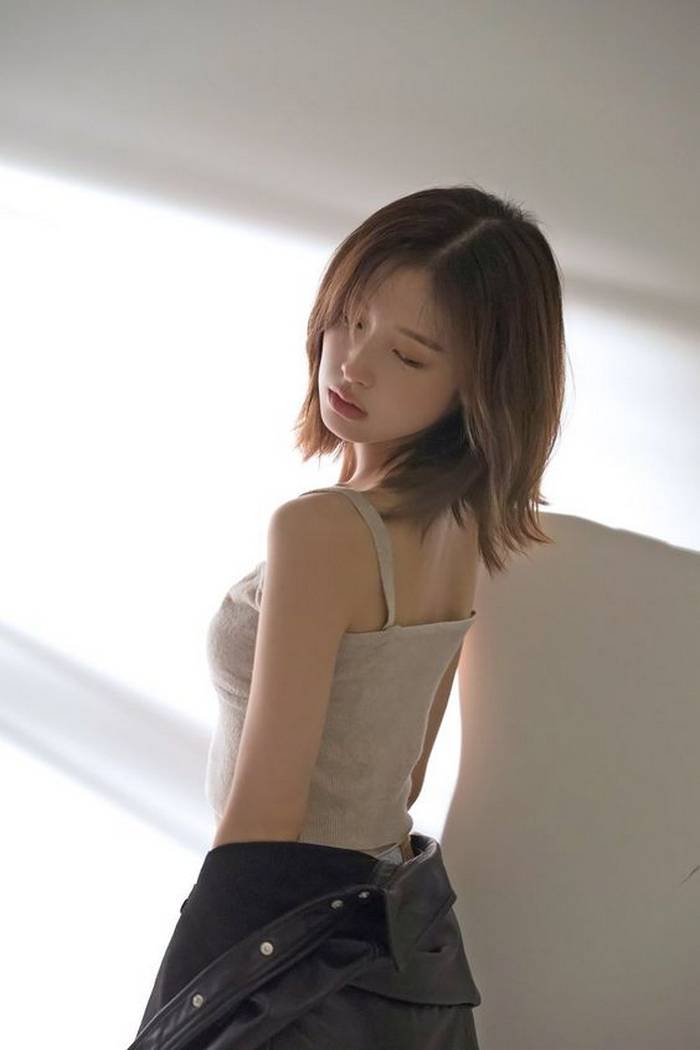 anh-gai-xinh-toc-ngang-vai-2k-13