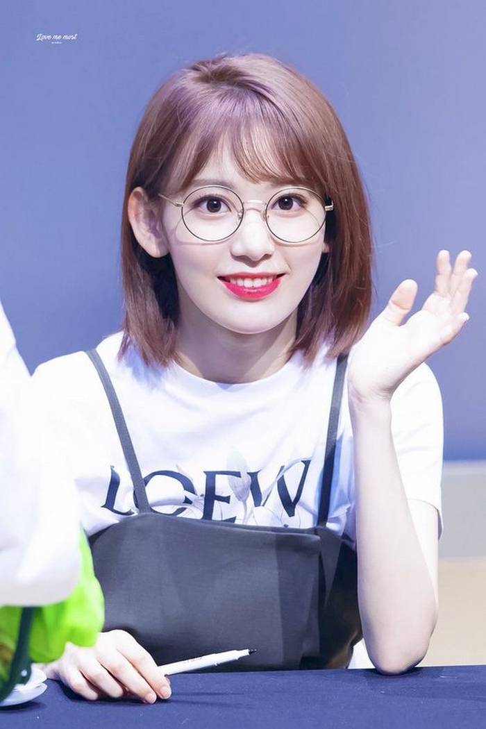 anh-gai-xinh-toc-ngang-vai-2k-28