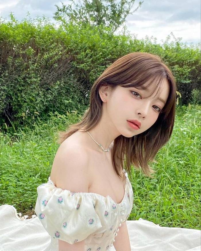 anh-gai-xinh-toc-ngang-vai-2k-35