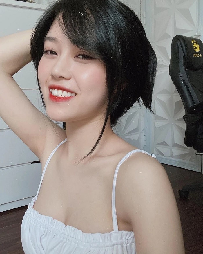gai-xinh-mac-ao-2-day gái mặc áo 2 dây