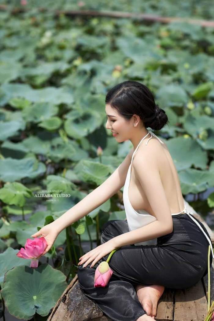 co-gai-cam-hoa-huong-duong-9