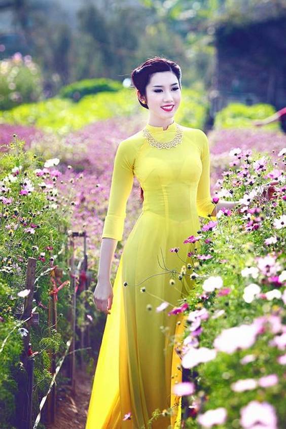 thuy-ngan-sexy-mac-ao-dai-1 thuy-ngan-sexy-mac-ao-dai-1