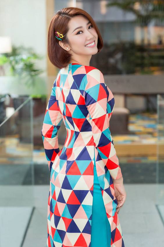 thuy-ngan-sexy-mac-ao-dai-4 thuy-ngan-sexy-mac-ao-dai-4