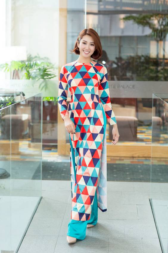 thuy-ngan-sexy-mac-ao-dai-5 thuy-ngan-sexy-mac-ao-dai-5