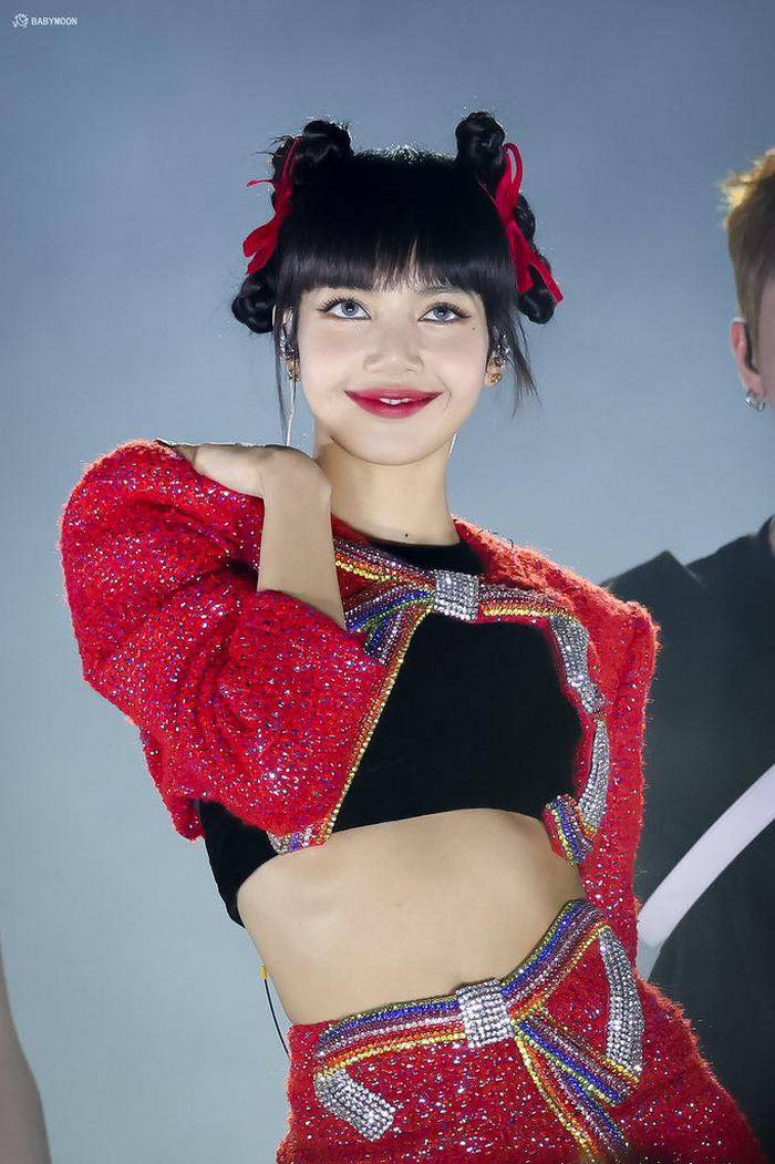 lisa-sexy-blackpink-12