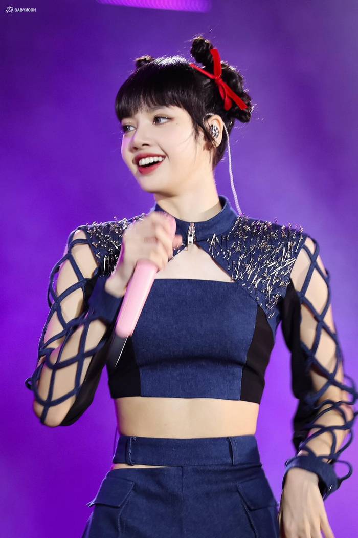 lisa-sexy-blackpink-13