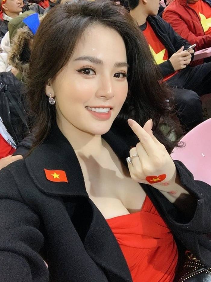 phi-huyen-trang-sexy-4 phi-huyen-trang-sexy-4