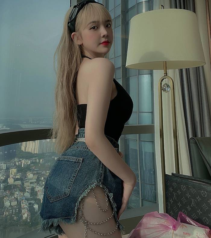 tran-huyen-chau-sexy-10