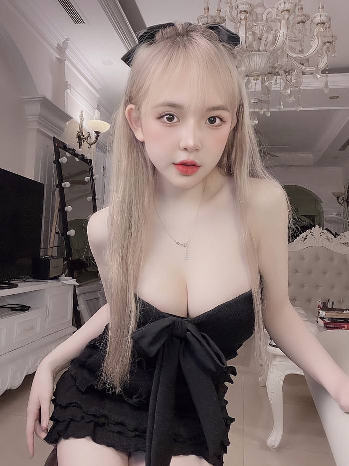 tran-huyen-chau-sexy-13
