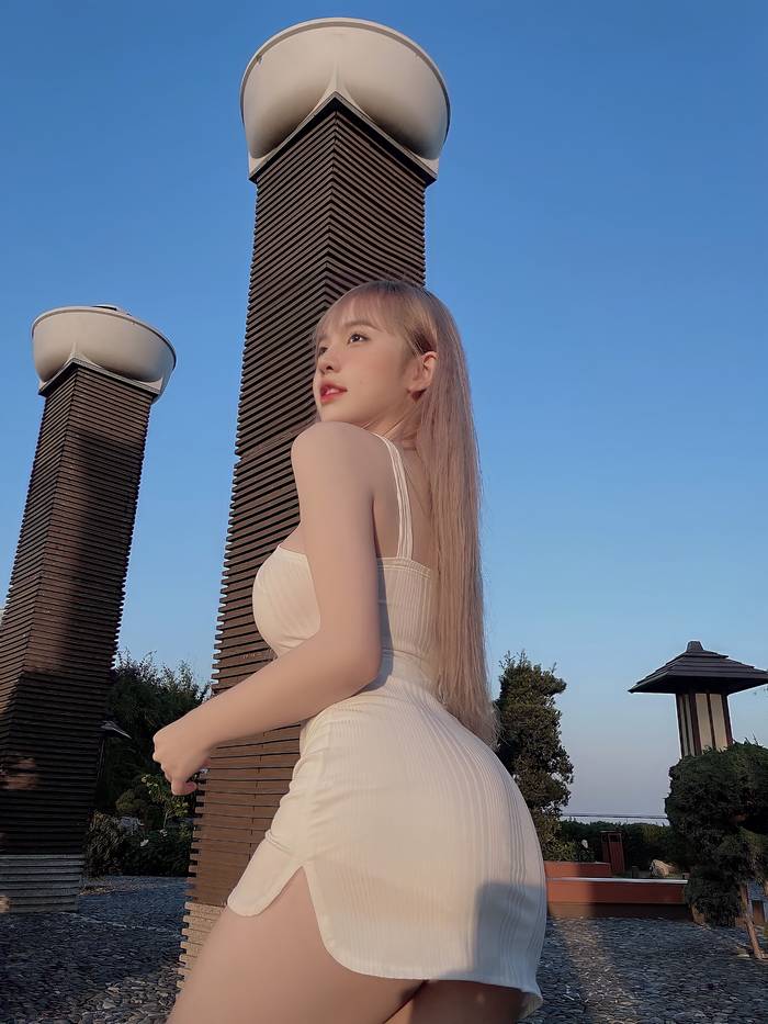 tran-huyen-chau-sexy-17