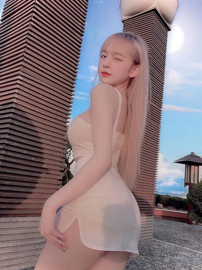 tran-huyen-chau-sexy-30